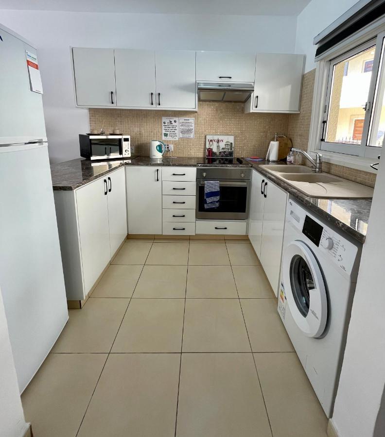 109 Queens Gardens, Paphos Lägenhet Exteriör bild